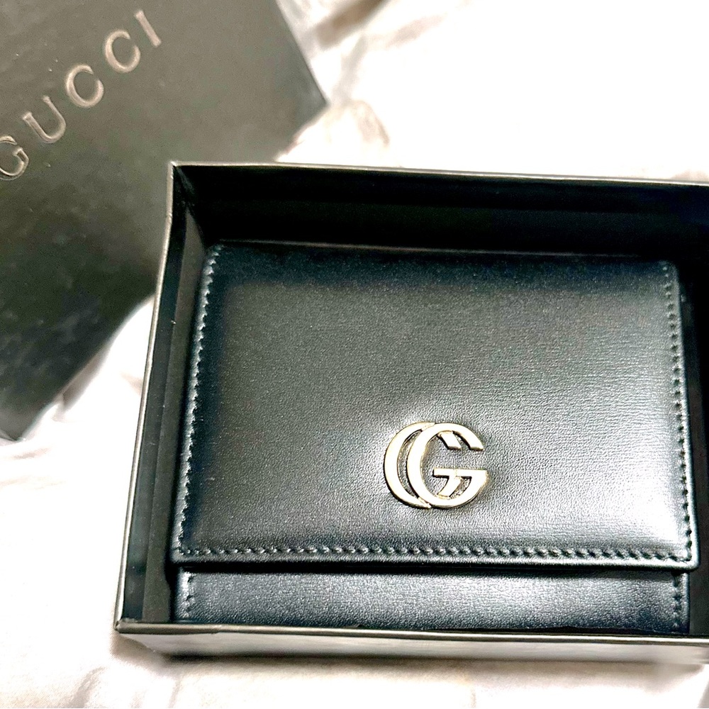 Classic three card Gucci wallet